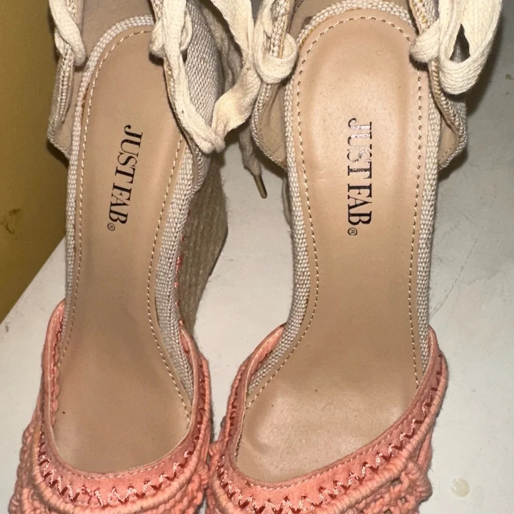 JustFab Women's Coral Espadrilles size 7. (106)